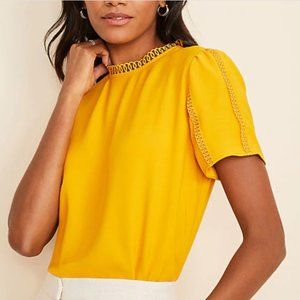 Circle Trim Short Sleeve Blouse